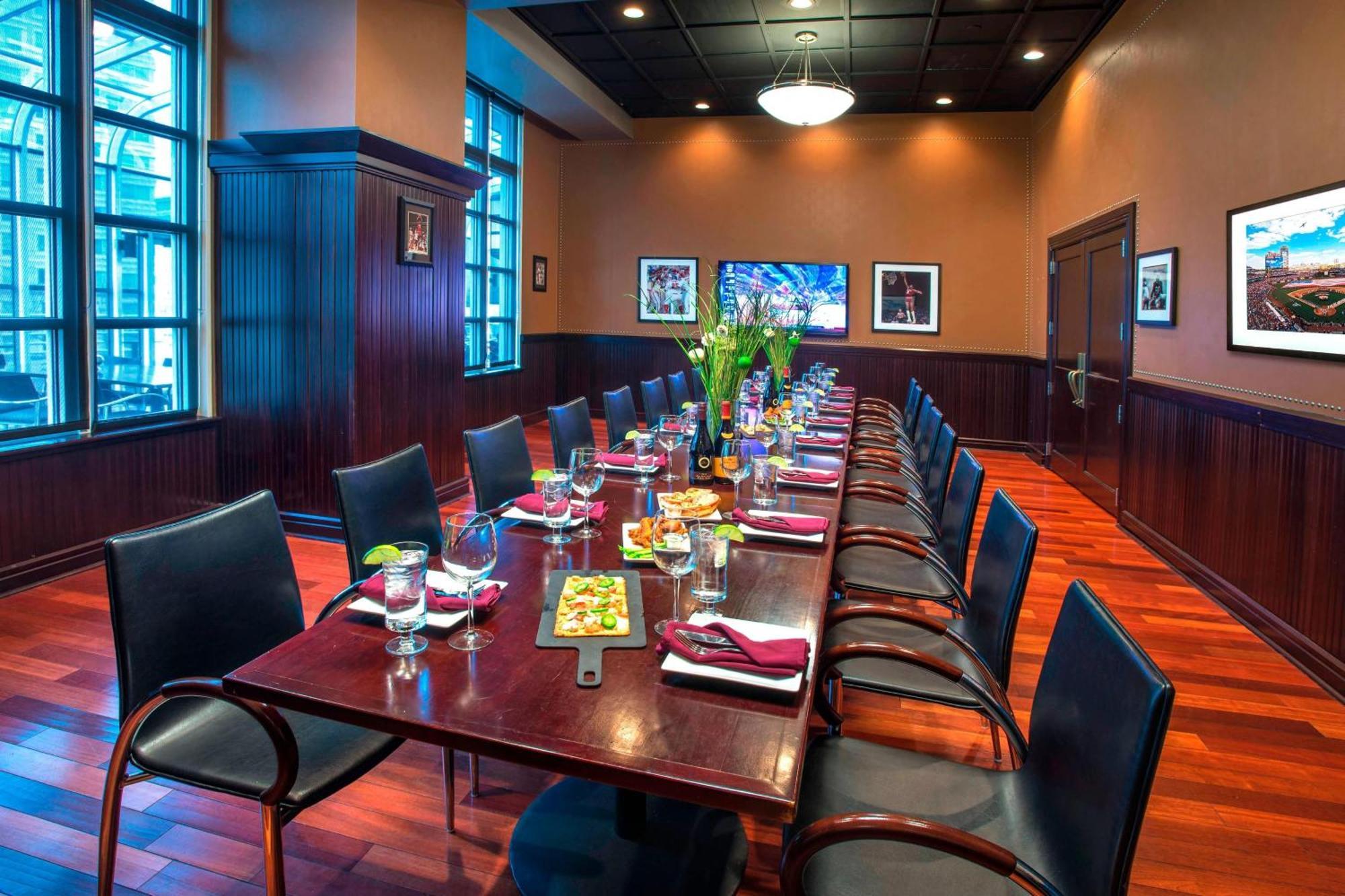 Отель Marriott Philadelphia West West Conshohocken Ресторан фото